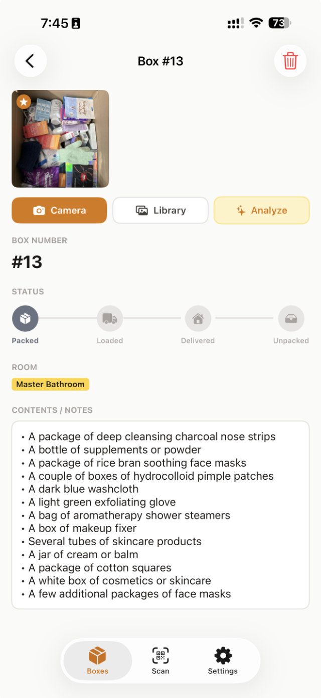 Boxlo AI photo analysis identifying box contents
